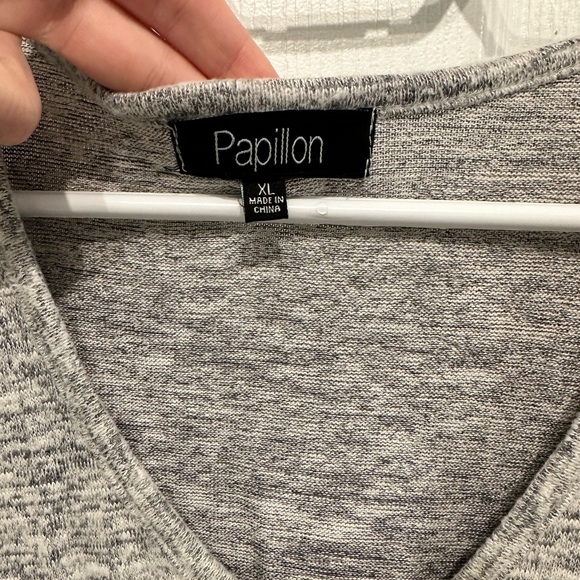 Oversized Papillon Grey Long Sleeve with Vee Neck size XL - Picture 2 of 3